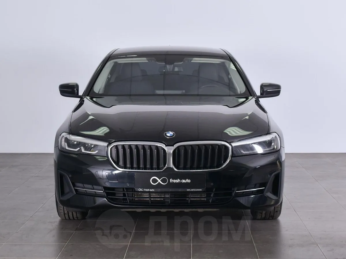 BMW 5-Series Image 8